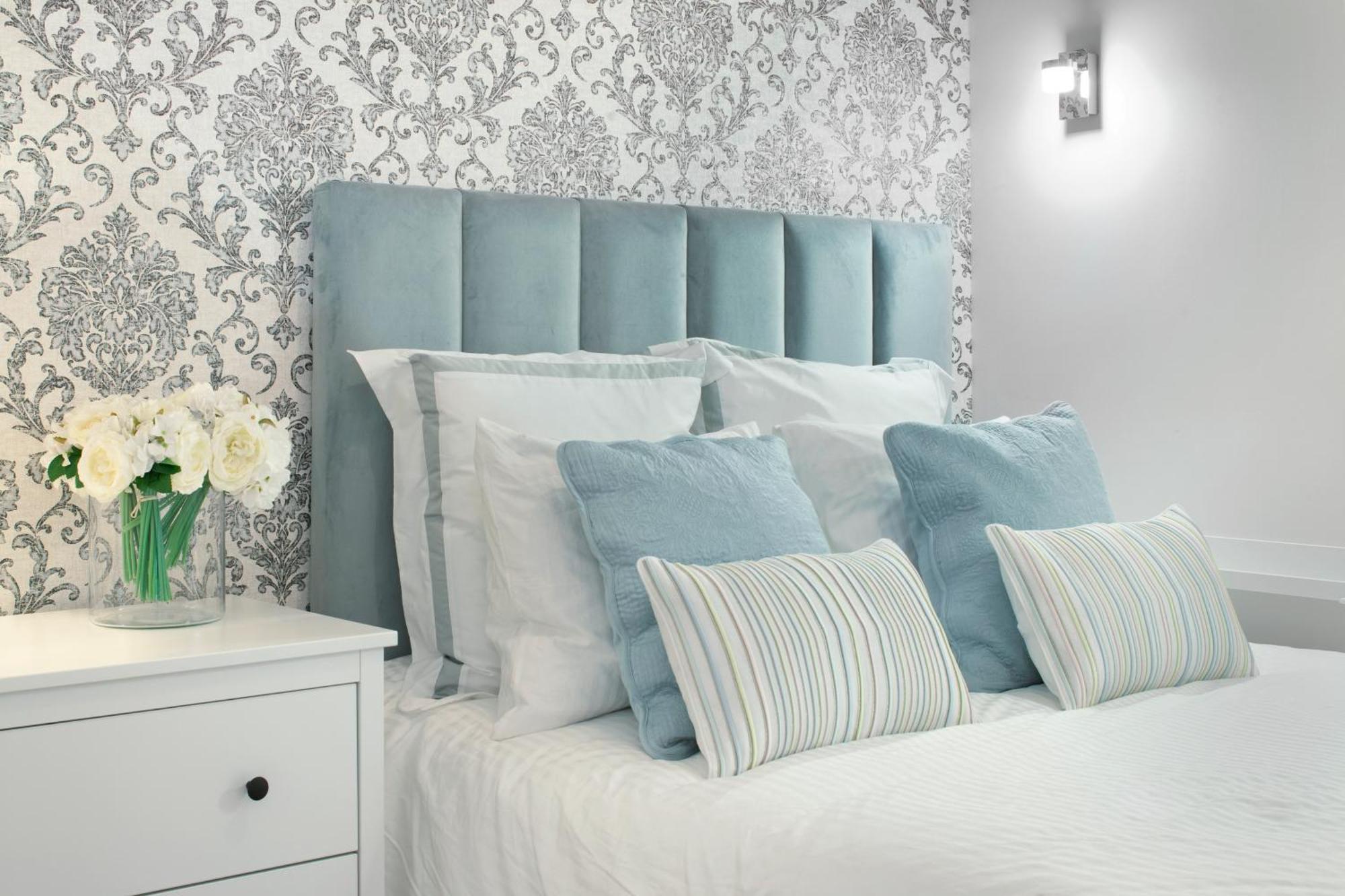 Apartment Charming Bright In