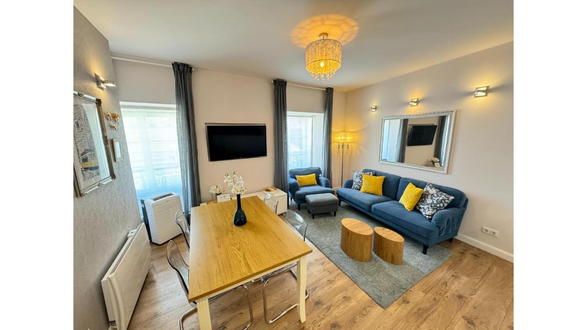 Apartment Charming Bright In *